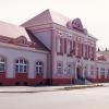 A város polgármesteri hivatala. Bocskai Szálló néven már 1912-ben működött. Legutóbbi felújítására 1999-ben került sor.