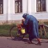 Kerékpáros idős asszony