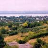 Panoráma a Balatonberényi hegyről a falura.