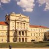 Zirci múzeum és könyvtár bejárat és részlet a templomból.